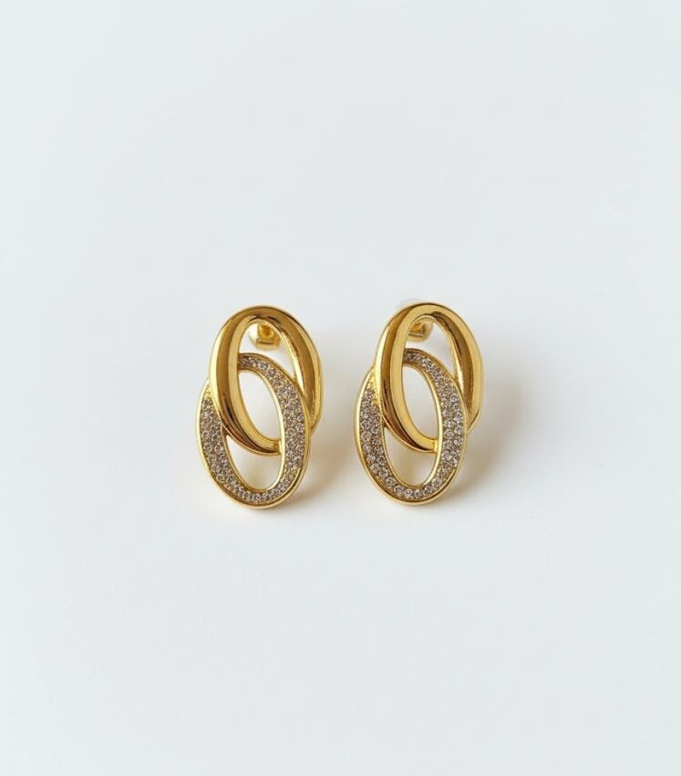 Elegant Interlocked Oval Design Earrings